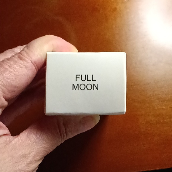 GIVE THEM LALA BEAUTY ✨(BODY GLOW) ✨ - Picture 6 of 12